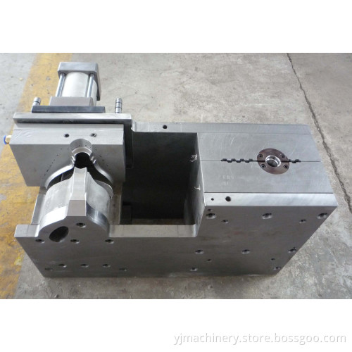 2L Bottle Mold